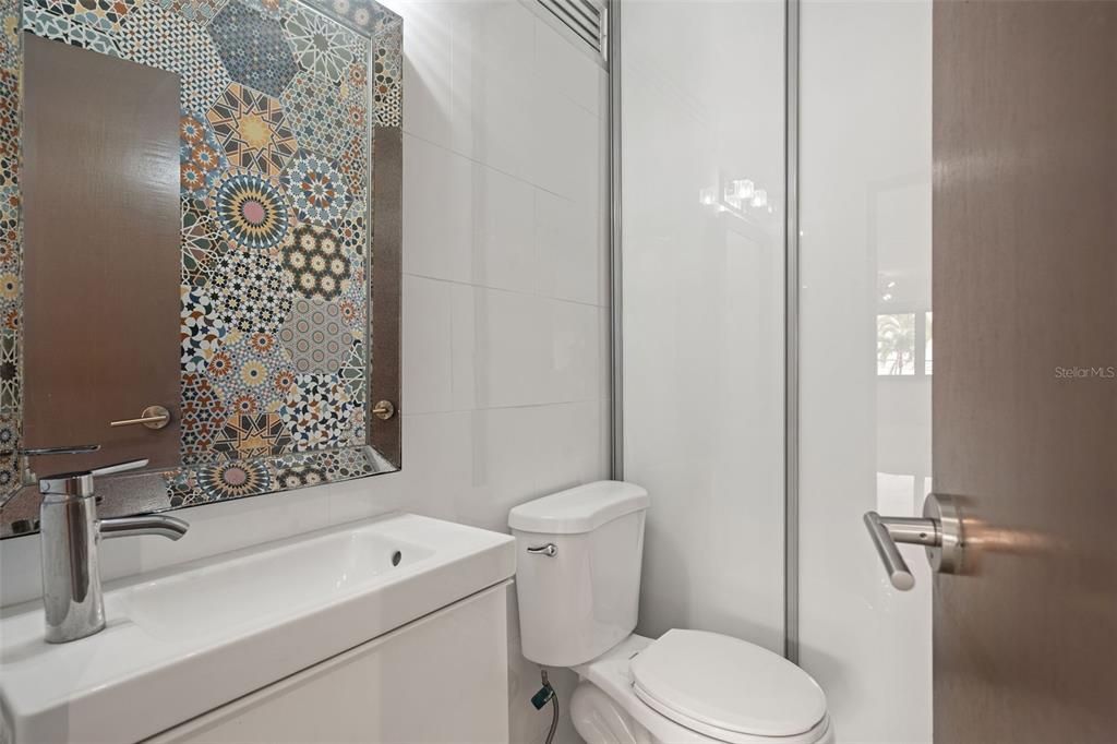 Под контрактом: $895,000 (4 спален, 2 ванн, 1700 Квадратных фут)