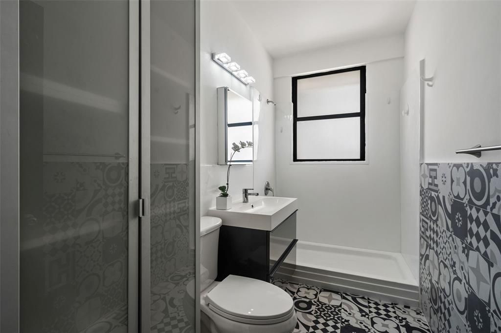 Под контрактом: $895,000 (4 спален, 2 ванн, 1700 Квадратных фут)