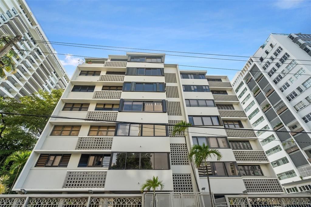 Под контрактом: $895,000 (4 спален, 2 ванн, 1700 Квадратных фут)