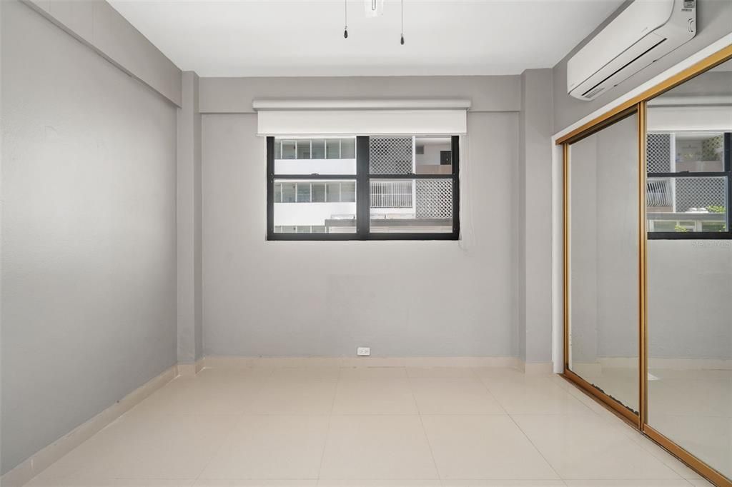 Под контрактом: $895,000 (4 спален, 2 ванн, 1700 Квадратных фут)