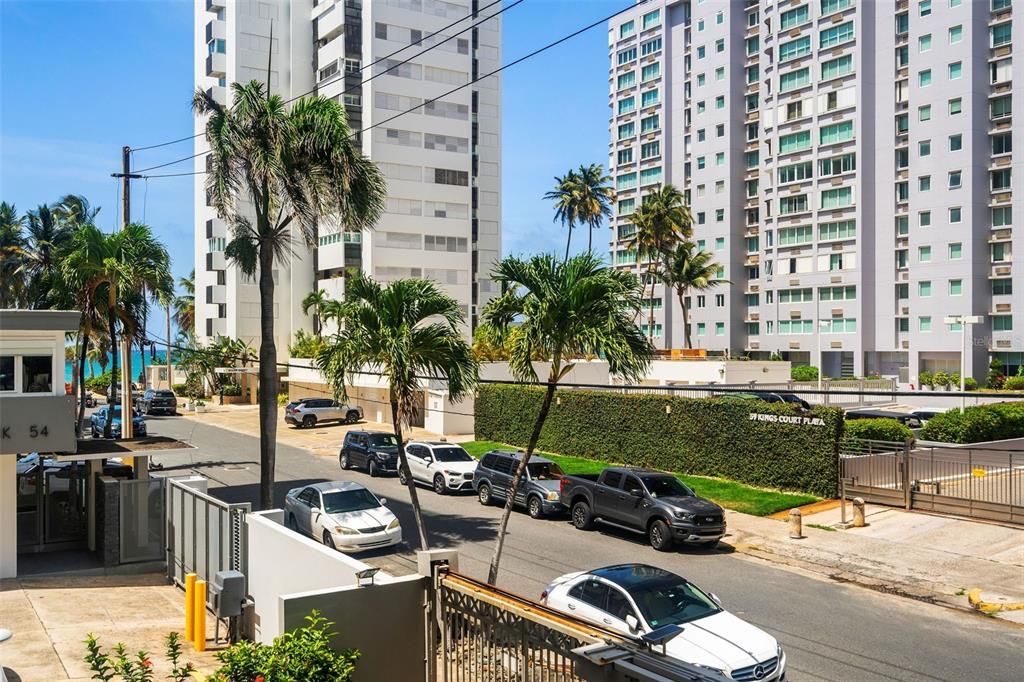 Под контрактом: $895,000 (4 спален, 2 ванн, 1700 Квадратных фут)