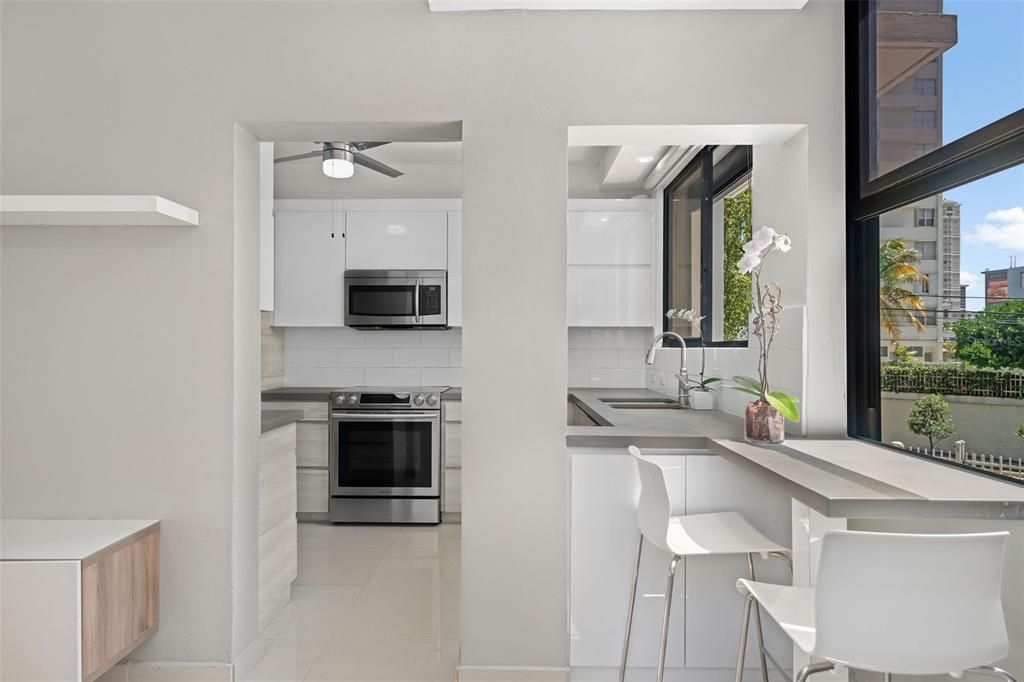 Под контрактом: $895,000 (4 спален, 2 ванн, 1700 Квадратных фут)