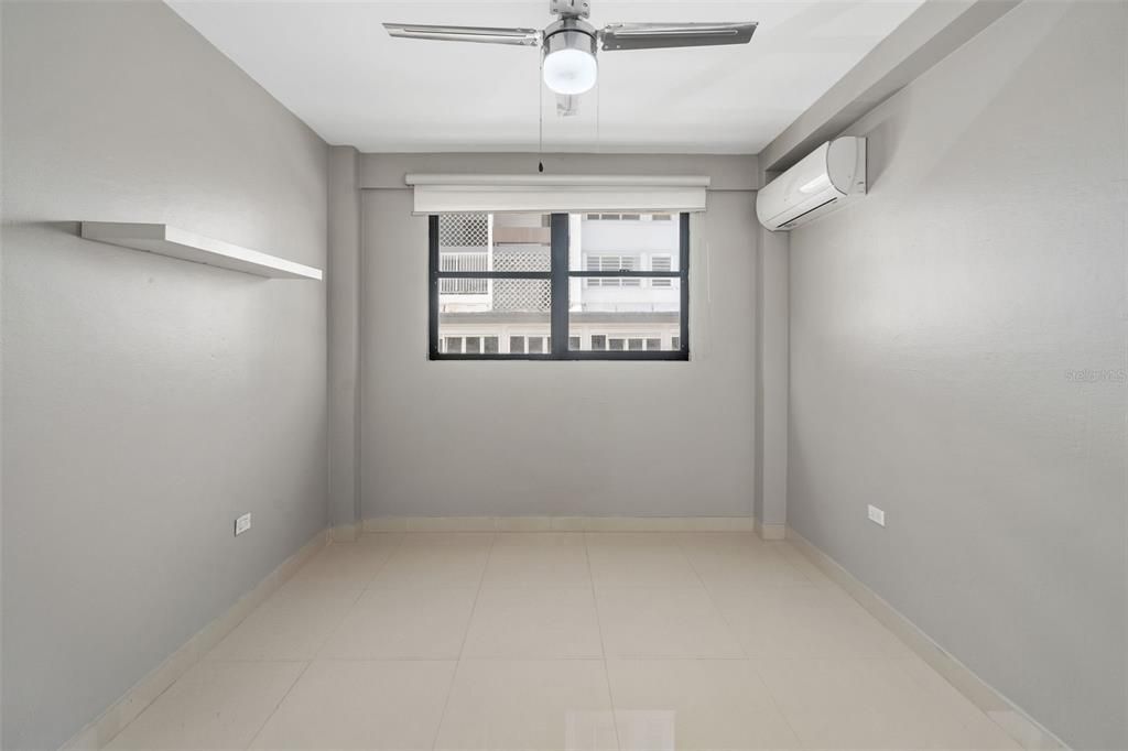 Под контрактом: $895,000 (4 спален, 2 ванн, 1700 Квадратных фут)