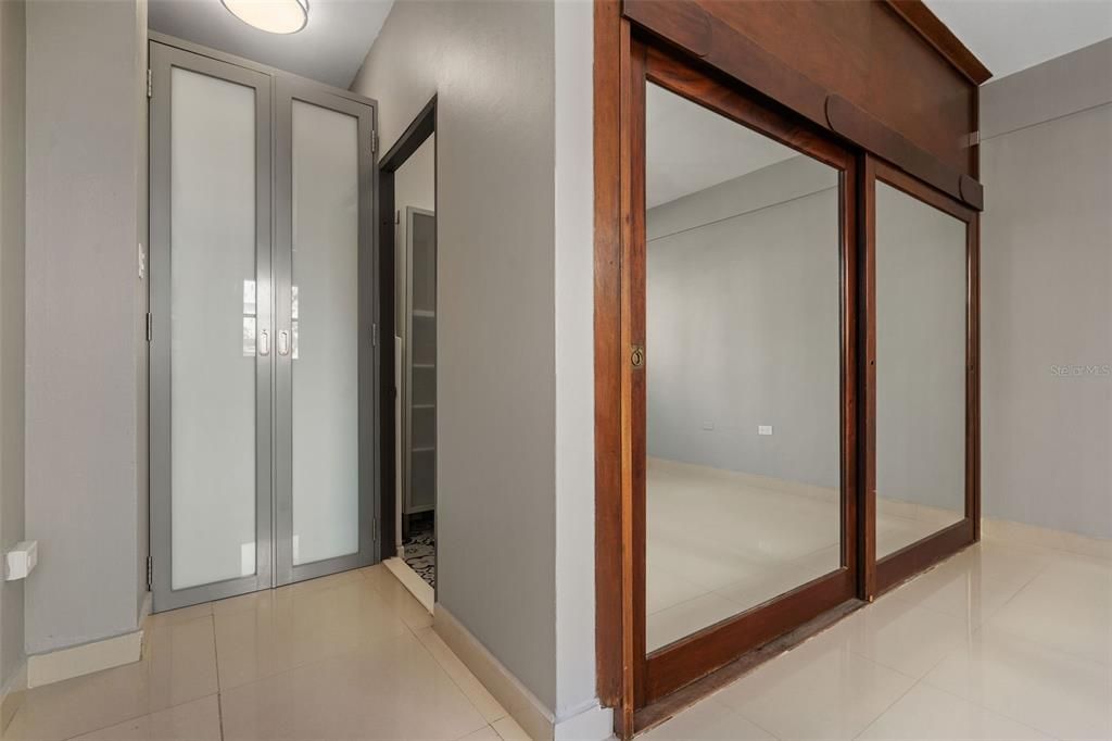 Под контрактом: $895,000 (4 спален, 2 ванн, 1700 Квадратных фут)