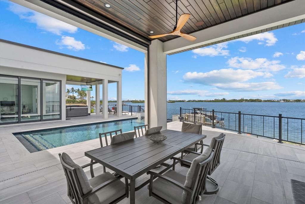 待售: $5,500,000 (3 贝兹, 4 浴室, 4048 平方英尺)