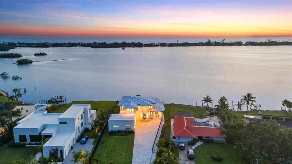 待售: $5,500,000 (3 贝兹, 4 浴室, 4048 平方英尺)