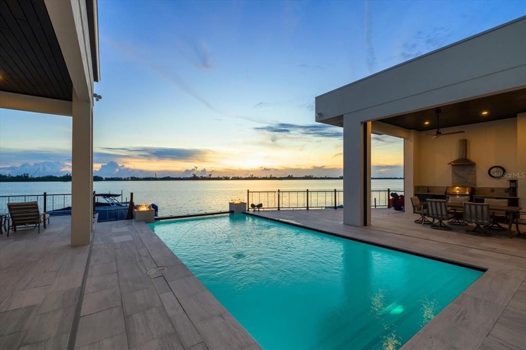 待售: $5,500,000 (3 贝兹, 4 浴室, 4048 平方英尺)