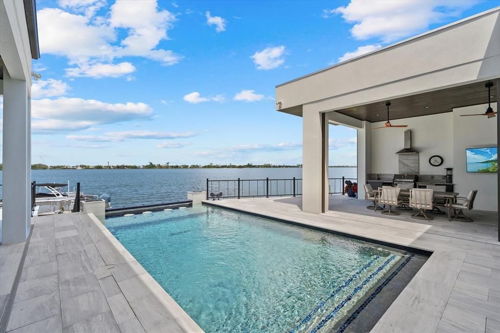 待售: $5,500,000 (3 贝兹, 4 浴室, 4048 平方英尺)