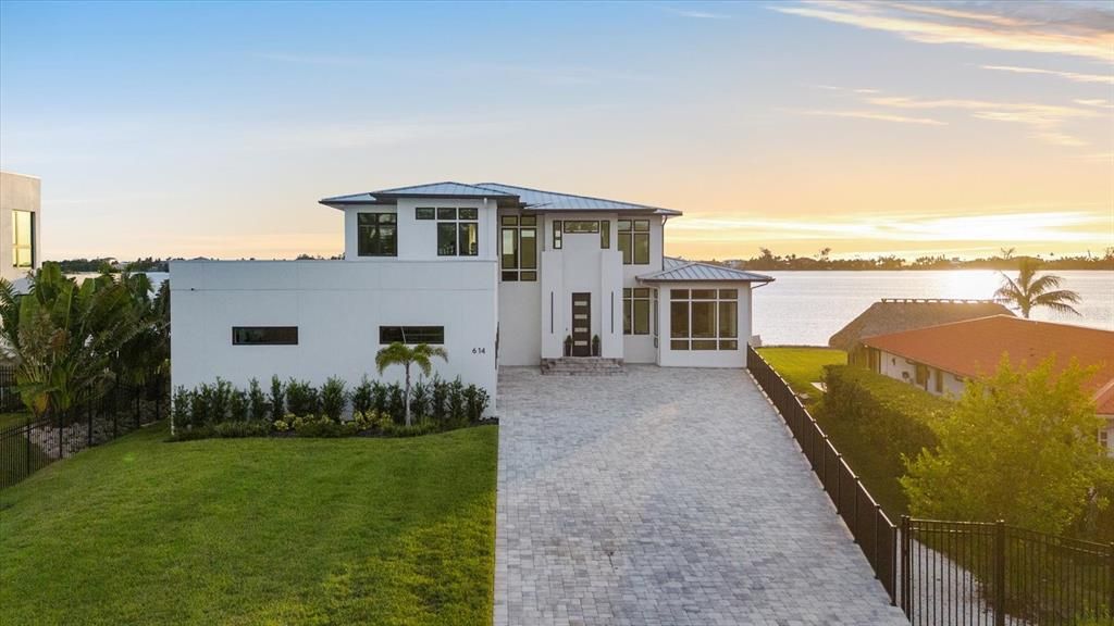 待售: $5,500,000 (3 贝兹, 4 浴室, 4048 平方英尺)