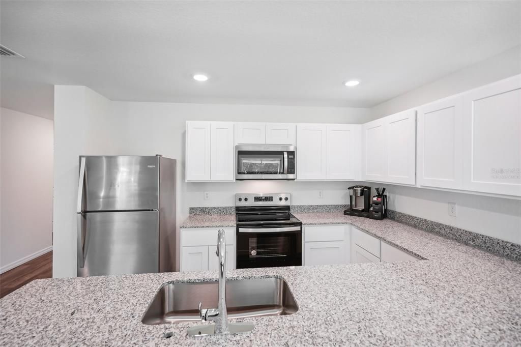 На продажу: $259,888 (3 спален, 2 ванн, 1666 Квадратных фут)