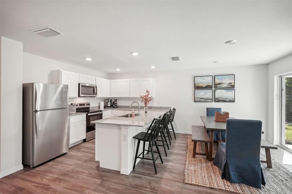 На продажу: $259,888 (3 спален, 2 ванн, 1666 Квадратных фут)