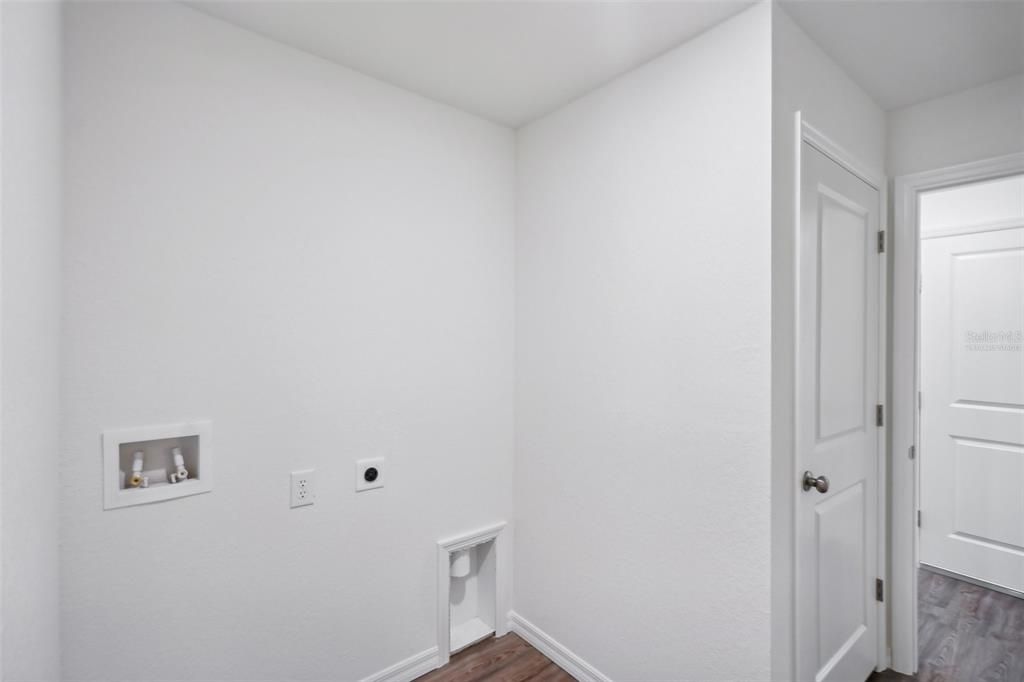 На продажу: $259,888 (3 спален, 2 ванн, 1666 Квадратных фут)