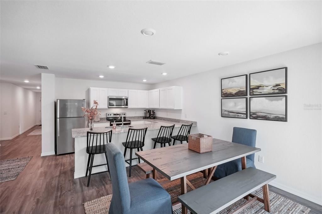 На продажу: $259,888 (3 спален, 2 ванн, 1666 Квадратных фут)