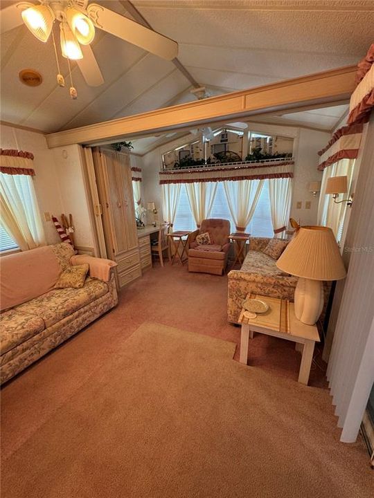 待售: $74,000 (1 贝兹, 1 浴室, 400 平方英尺)