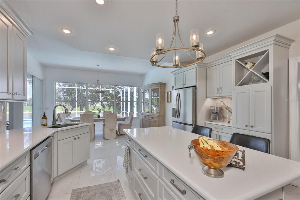 合同活跃: $569,000 (3 贝兹, 2 浴室, 2202 平方英尺)