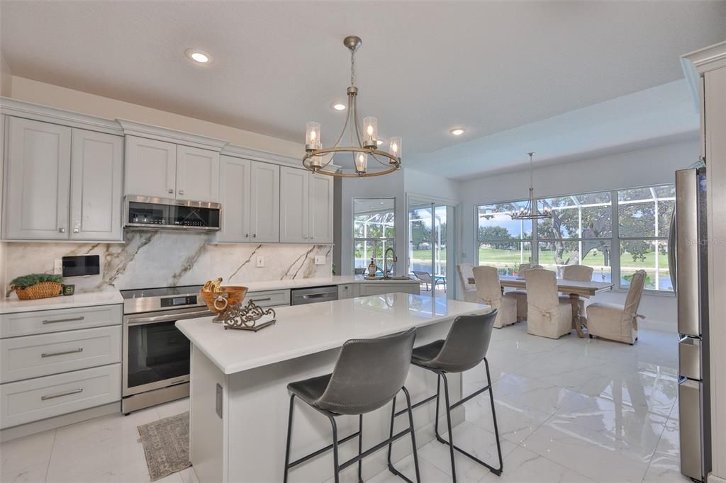 合同活跃: $569,000 (3 贝兹, 2 浴室, 2202 平方英尺)