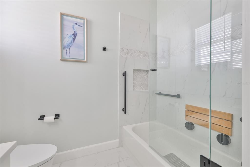 合同活跃: $569,000 (3 贝兹, 2 浴室, 2202 平方英尺)