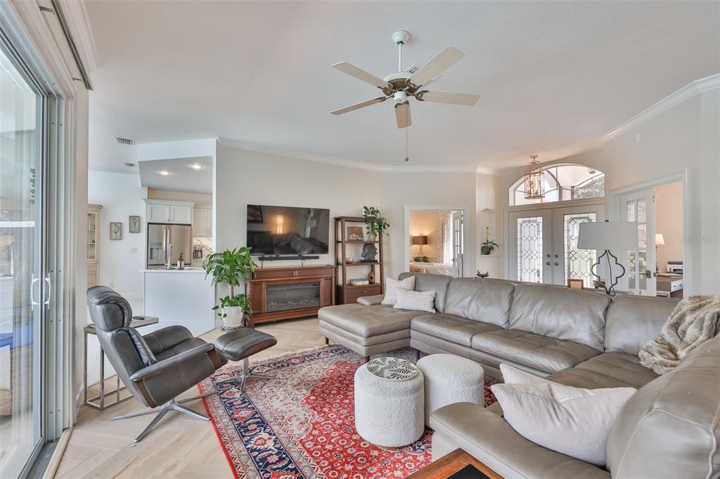 合同活跃: $569,000 (3 贝兹, 2 浴室, 2202 平方英尺)