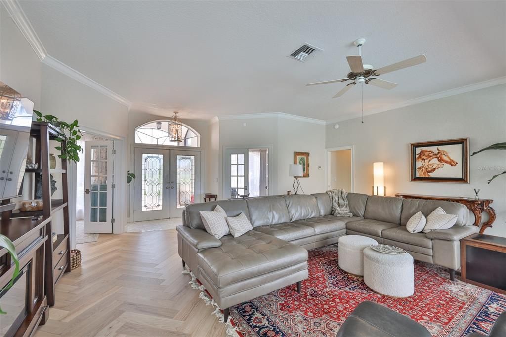 合同活跃: $569,000 (3 贝兹, 2 浴室, 2202 平方英尺)