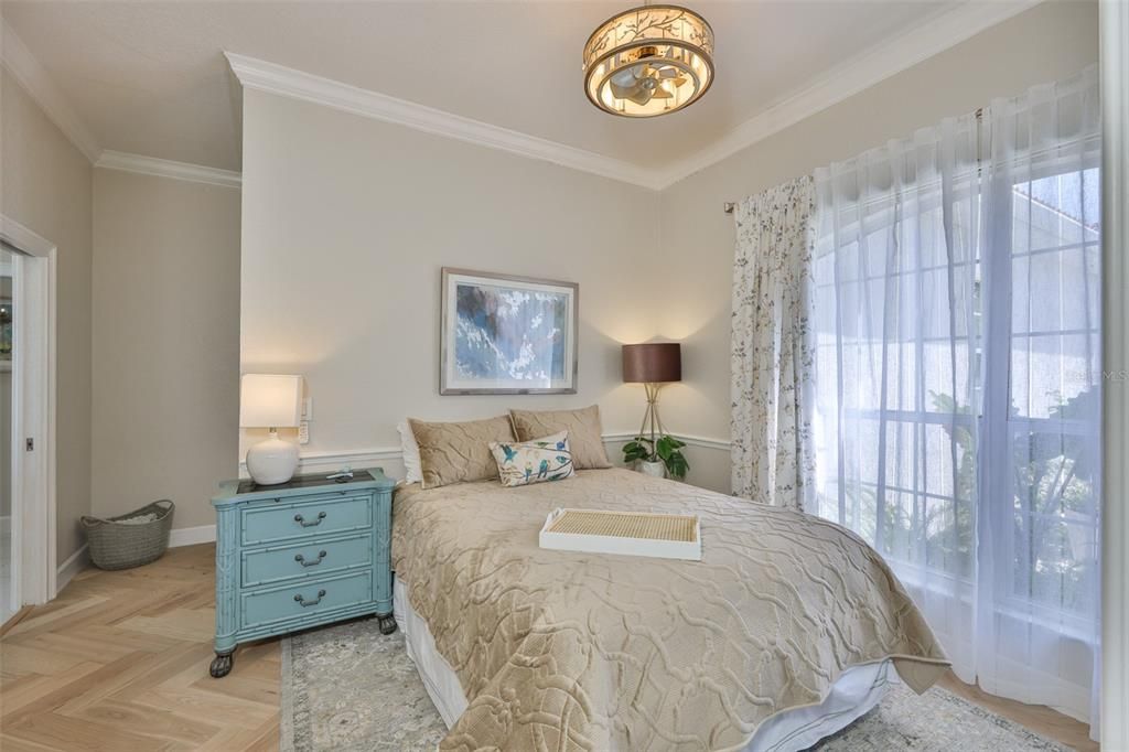 合同活跃: $569,000 (3 贝兹, 2 浴室, 2202 平方英尺)