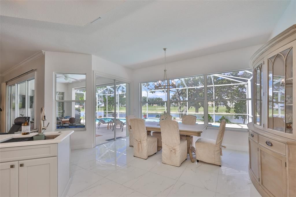 合同活跃: $569,000 (3 贝兹, 2 浴室, 2202 平方英尺)