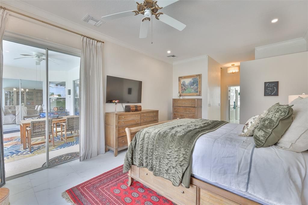 合同活跃: $569,000 (3 贝兹, 2 浴室, 2202 平方英尺)