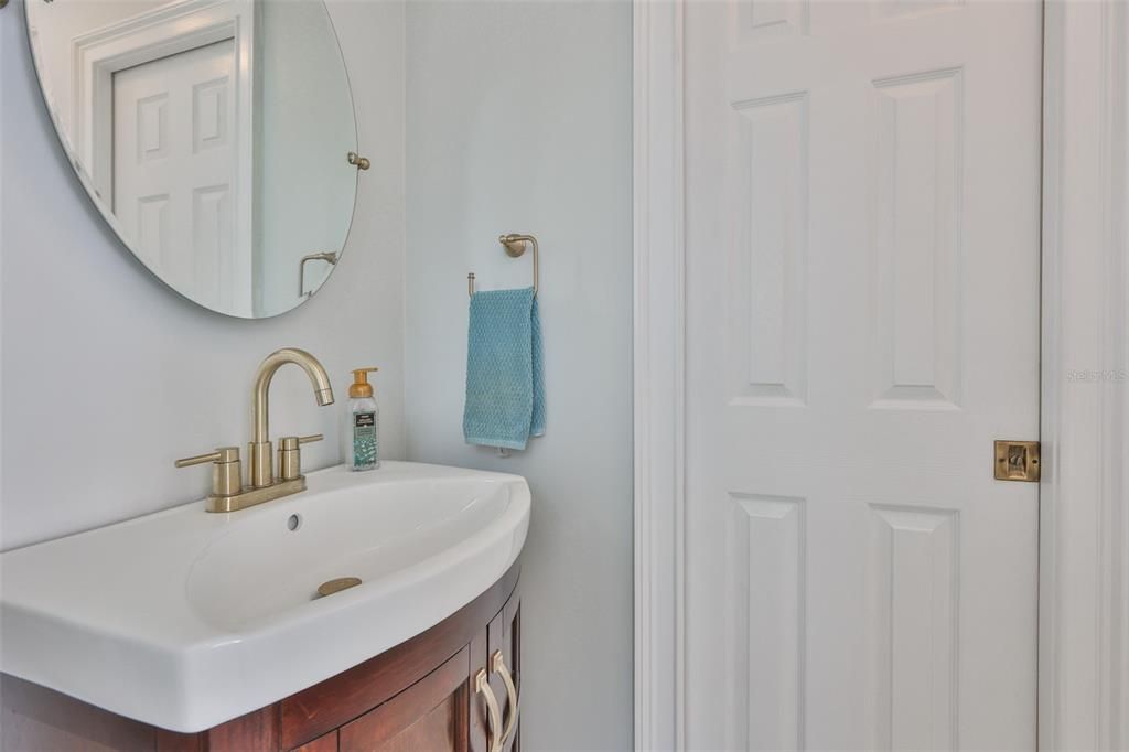 合同活跃: $569,000 (3 贝兹, 2 浴室, 2202 平方英尺)