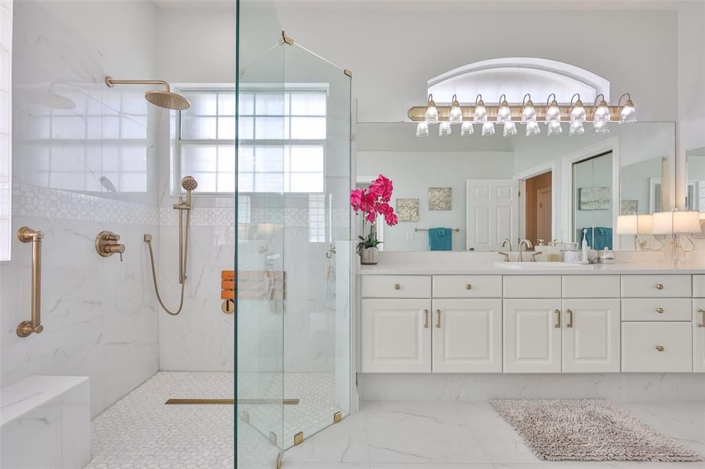 合同活跃: $569,000 (3 贝兹, 2 浴室, 2202 平方英尺)