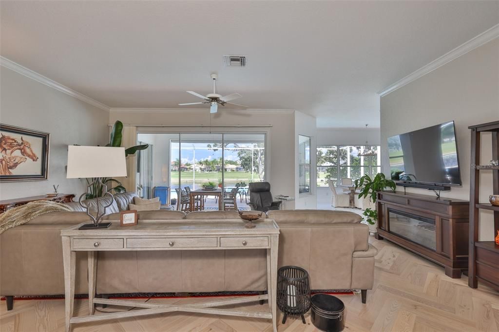 合同活跃: $569,000 (3 贝兹, 2 浴室, 2202 平方英尺)