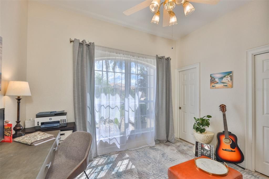 合同活跃: $569,000 (3 贝兹, 2 浴室, 2202 平方英尺)