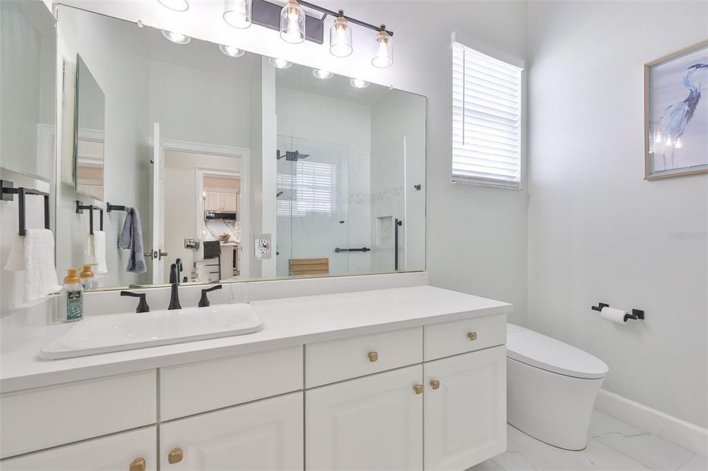 合同活跃: $569,000 (3 贝兹, 2 浴室, 2202 平方英尺)