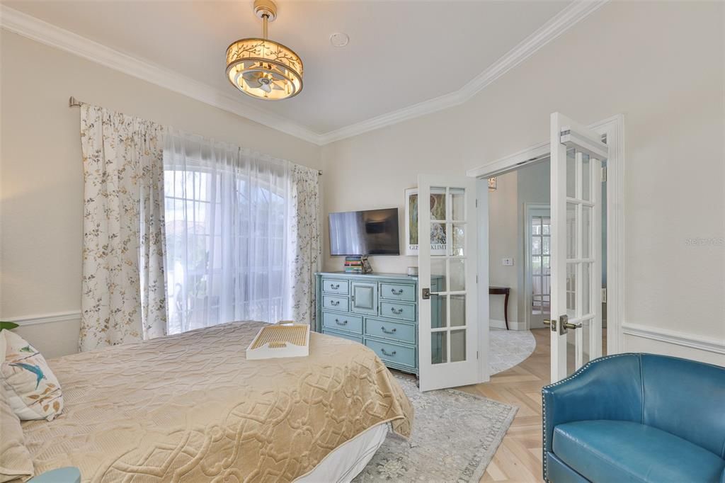 合同活跃: $569,000 (3 贝兹, 2 浴室, 2202 平方英尺)