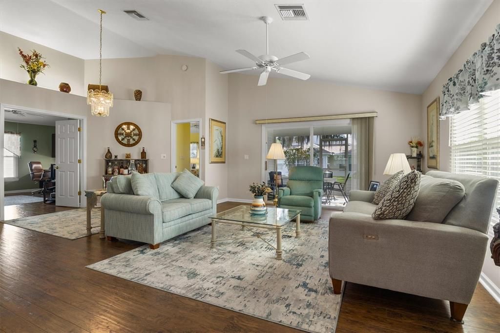 For Sale: $259,900 (2 beds, 2 baths, 1574 Square Feet)