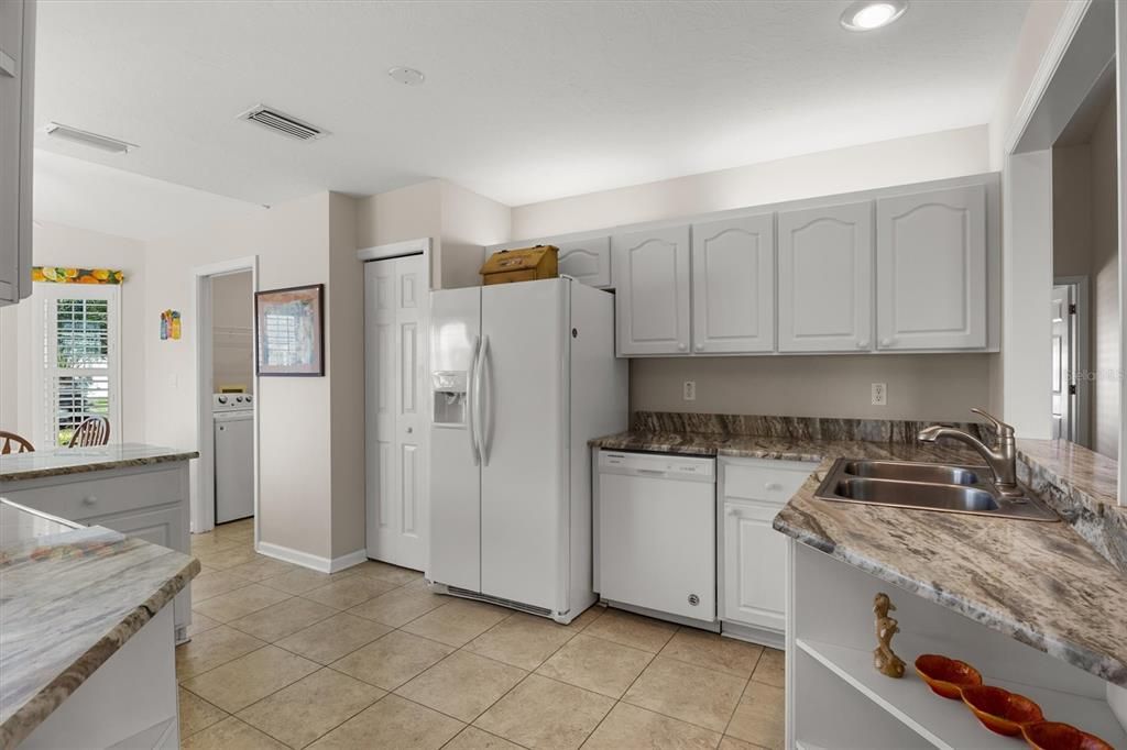 For Sale: $259,900 (2 beds, 2 baths, 1574 Square Feet)