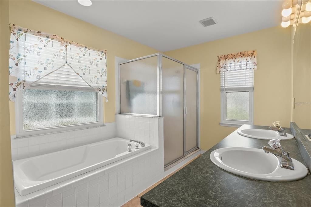 For Sale: $259,900 (2 beds, 2 baths, 1574 Square Feet)