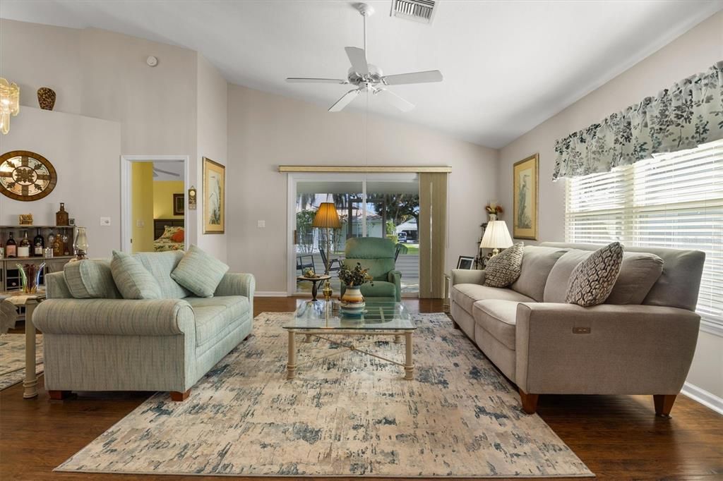 For Sale: $259,900 (2 beds, 2 baths, 1574 Square Feet)