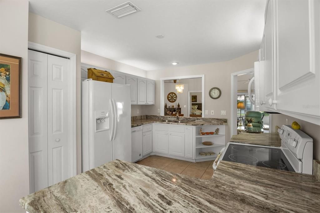 For Sale: $259,900 (2 beds, 2 baths, 1574 Square Feet)