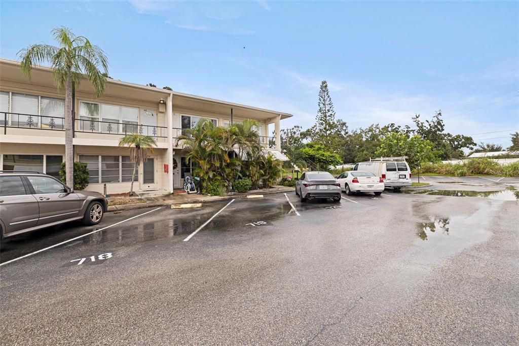 For Sale: $82,000 (1 beds, 1 baths, 652 Square Feet)