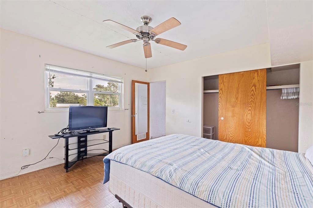 For Sale: $82,000 (1 beds, 1 baths, 652 Square Feet)