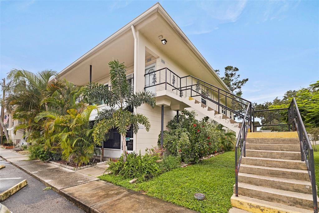 For Sale: $82,000 (1 beds, 1 baths, 652 Square Feet)