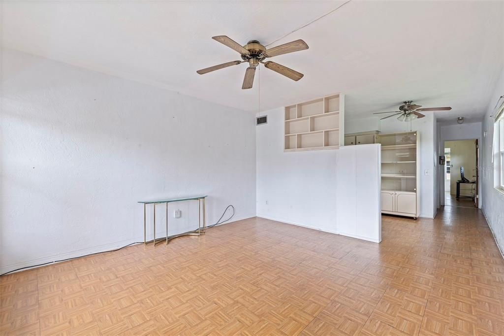 For Sale: $82,000 (1 beds, 1 baths, 652 Square Feet)