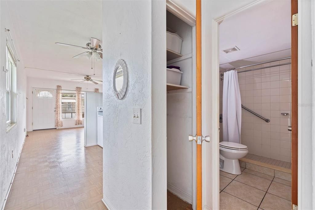 For Sale: $82,000 (1 beds, 1 baths, 652 Square Feet)