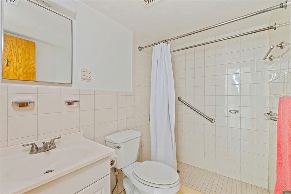 For Sale: $82,000 (1 beds, 1 baths, 652 Square Feet)