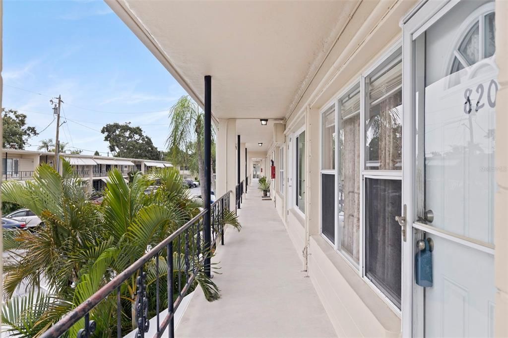 For Sale: $82,000 (1 beds, 1 baths, 652 Square Feet)