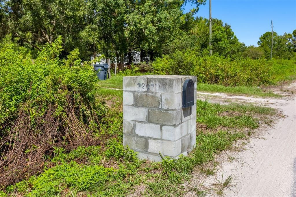 待售: $195,000 (5.89 acres)