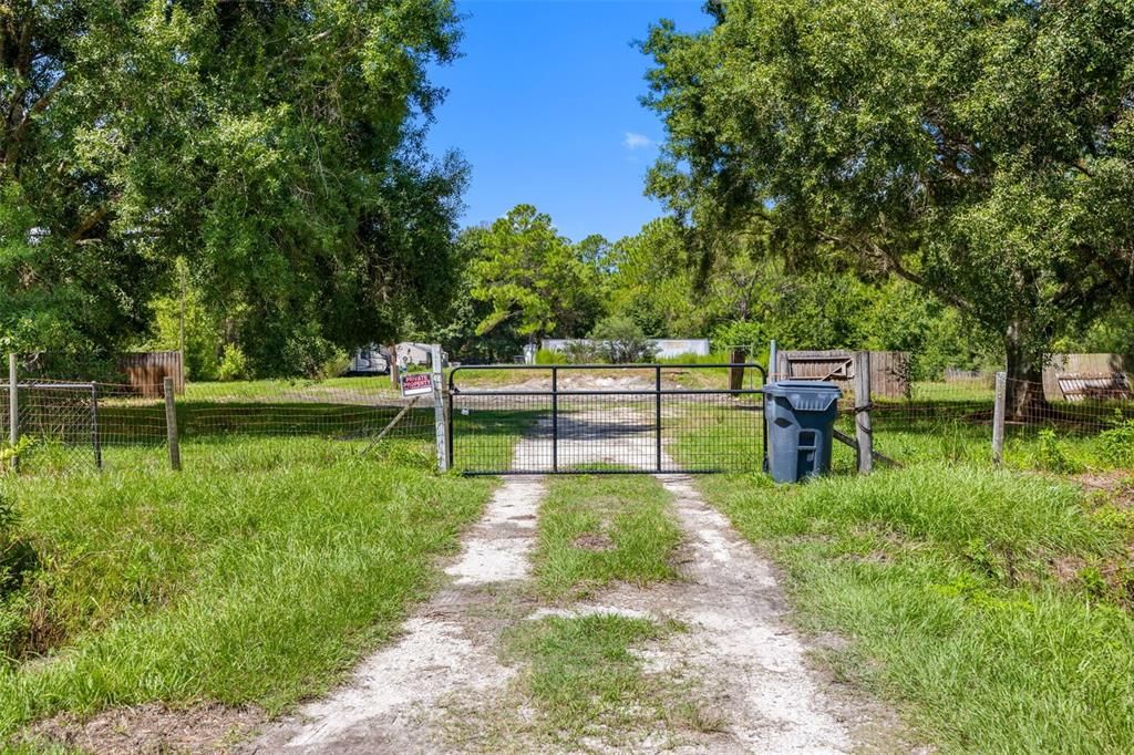 待售: $195,000 (5.89 acres)