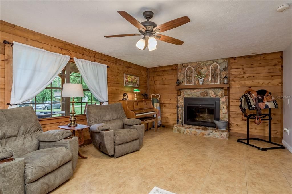 For Sale: $575,000 (4 beds, 2 baths, 1949 Square Feet)