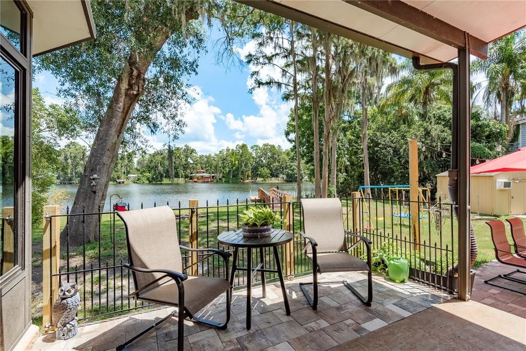 For Sale: $575,000 (4 beds, 2 baths, 1949 Square Feet)