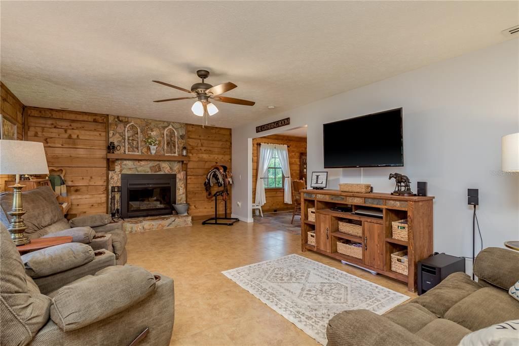 For Sale: $575,000 (4 beds, 2 baths, 1949 Square Feet)