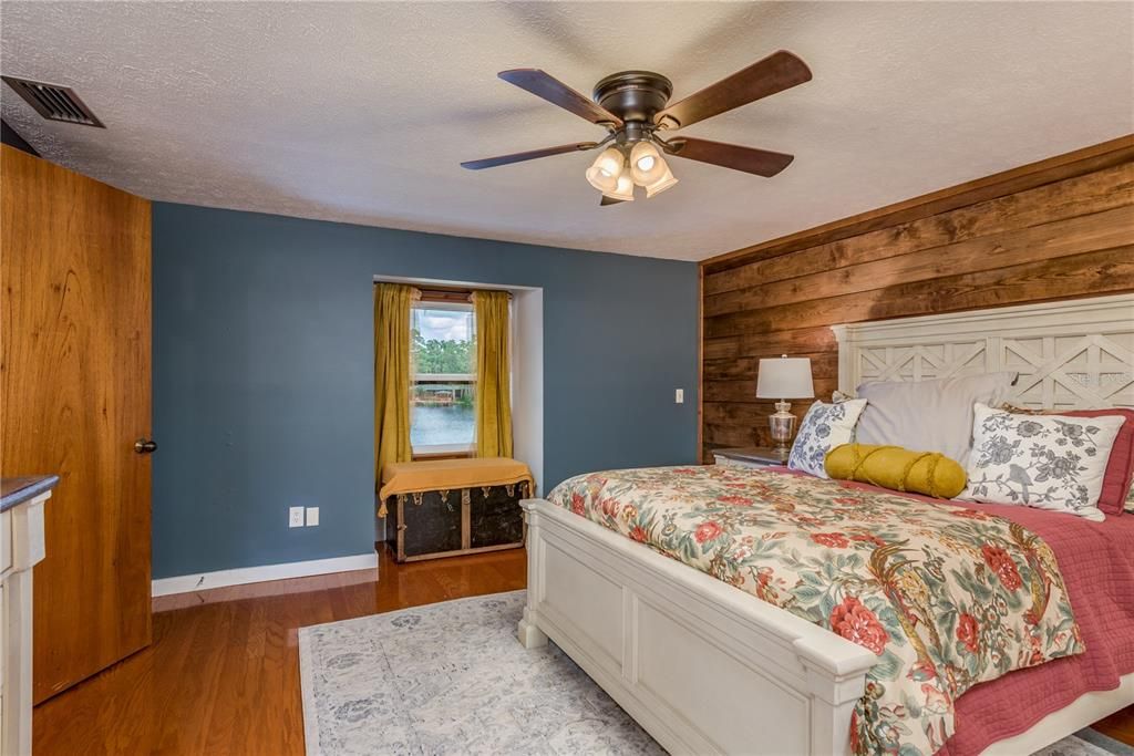 For Sale: $575,000 (4 beds, 2 baths, 1949 Square Feet)